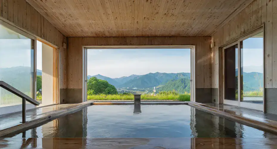 画像:夏の天然温泉「ひだまりの湯」