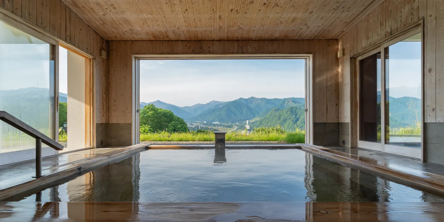 画像:夏の天然温泉「ひだまりの湯」