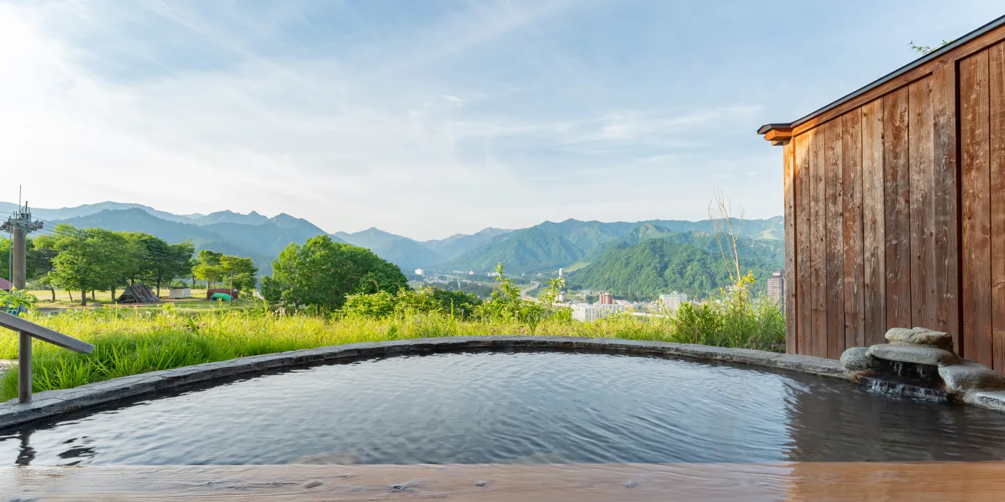 画像:夏の露天風呂と眺望